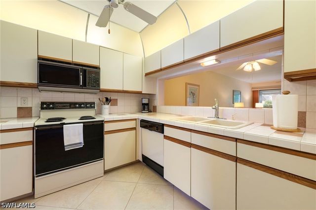 1231 Commonwealth CIR Q103, Naples, FL 34116