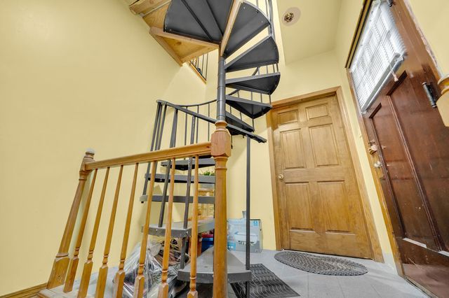 5741 S SAWYER Avenue, Chicago, IL 60629