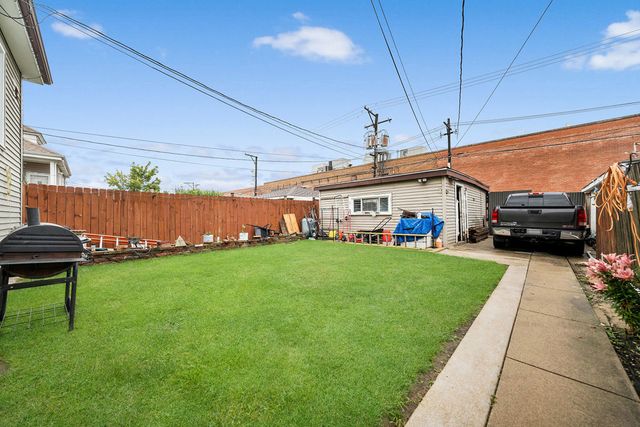 5741 S SAWYER Avenue, Chicago, IL 60629