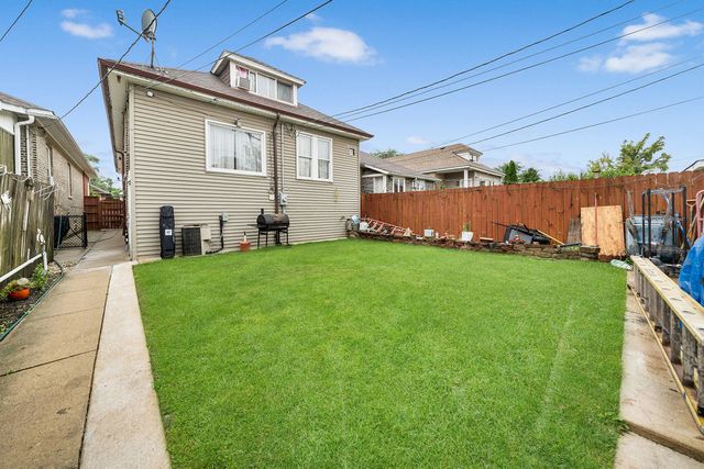 5741 S SAWYER Avenue, Chicago, IL 60629