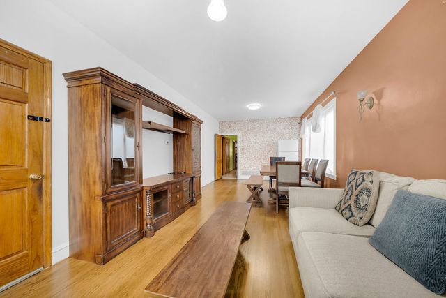 5741 S SAWYER Avenue, Chicago, IL 60629