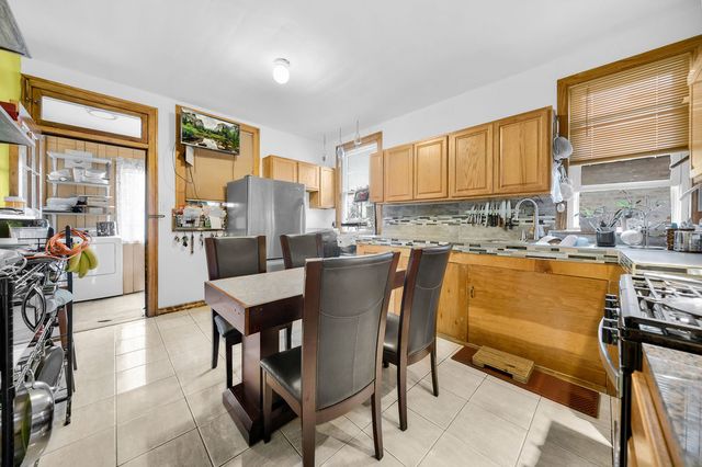 5741 S SAWYER Avenue, Chicago, IL 60629
