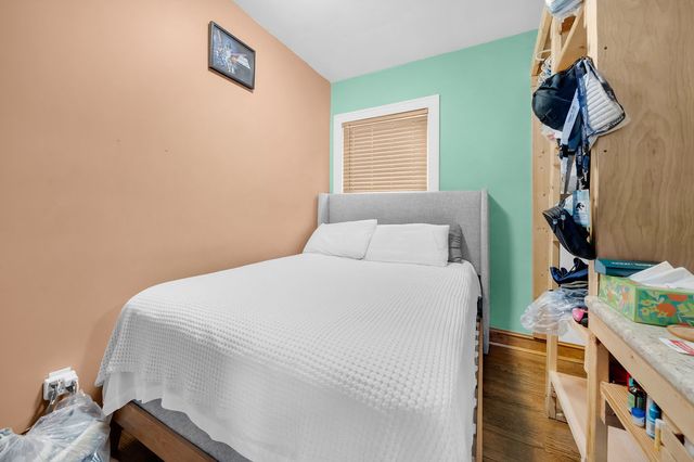 5741 S SAWYER Avenue, Chicago, IL 60629