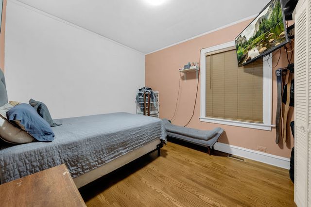 5741 S SAWYER Avenue, Chicago, IL 60629