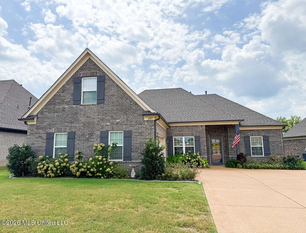 689 Holiday Cove, Hernando, MS 38632 — exterior