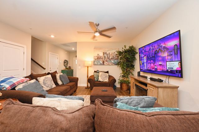 1144 Lock 4 Rd Unit J2, Gallatin, TN 37066