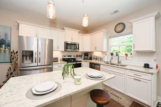 1144 Lock 4 Rd Unit J2, Gallatin, TN 37066