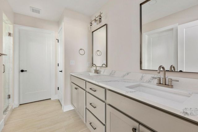 2822 MISTY FLOWER DR, Columbia, MO 65203