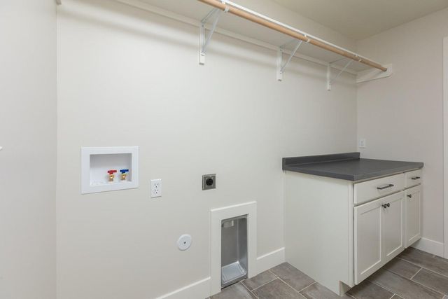 2822 MISTY FLOWER DR, Columbia, MO 65203