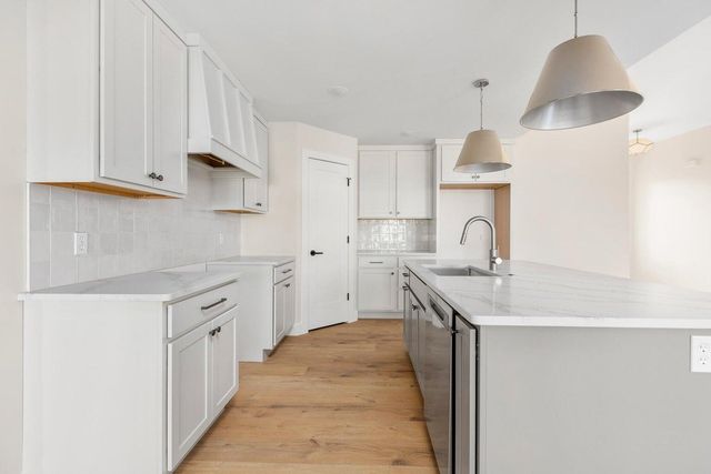 2822 MISTY FLOWER DR, Columbia, MO 65203