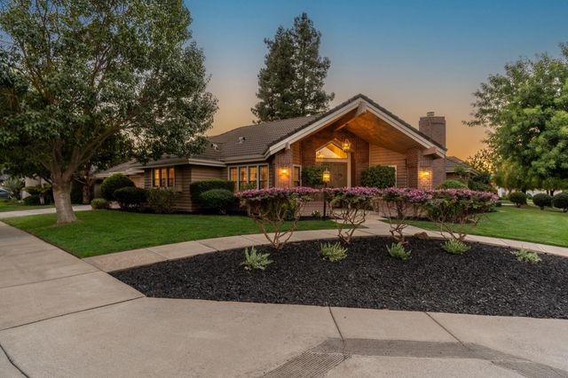 2500 Van Hoeks Cir, Modesto, CA 95356