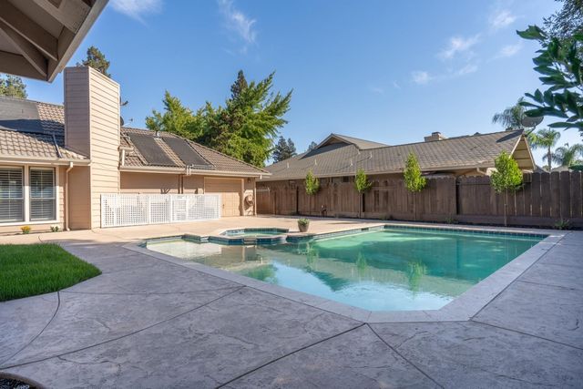 2500 Van Hoeks Cir, Modesto, CA 95356