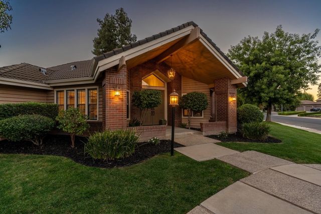 2500 Van Hoeks Cir, Modesto, CA 95356