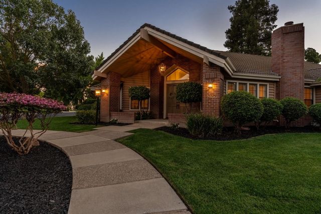 2500 Van Hoeks Cir, Modesto, CA 95356