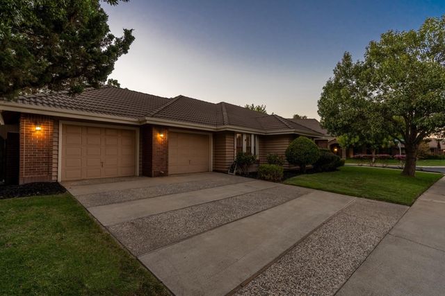 2500 Van Hoeks Cir, Modesto, CA 95356