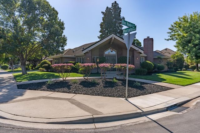 2500 Van Hoeks Cir, Modesto, CA 95356