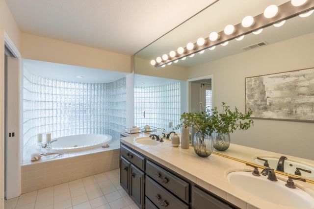 2500 Van Hoeks Cir, Modesto, CA 95356