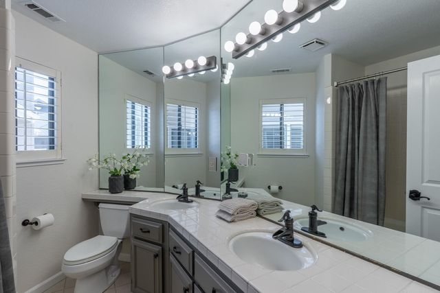 2500 Van Hoeks Cir, Modesto, CA 95356