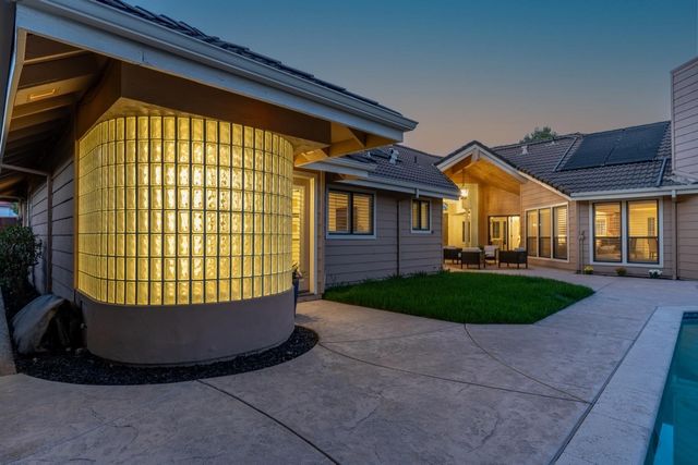 2500 Van Hoeks Cir, Modesto, CA 95356