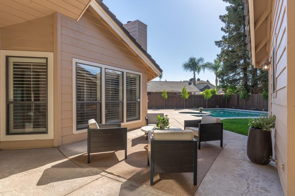 2500 Van Hoeks Cir, Modesto, CA 95356