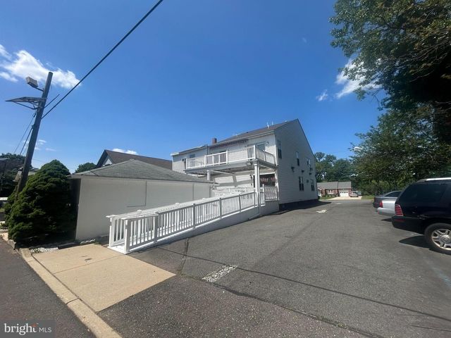 214 W FRONT ST, Florence, NJ 08518