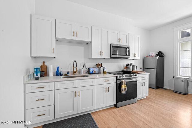 2203 COLLEGE Street, Jacksonville, FL 32205