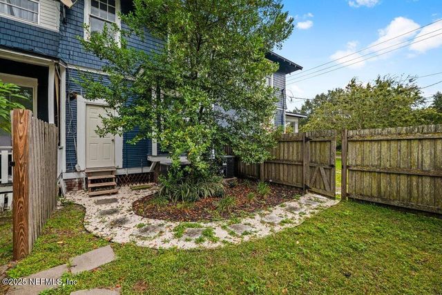 2203 COLLEGE Street, Jacksonville, FL 32205