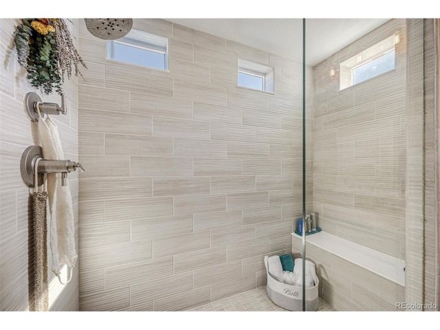 7031 S White Crow Way, Aurora, CO 80016