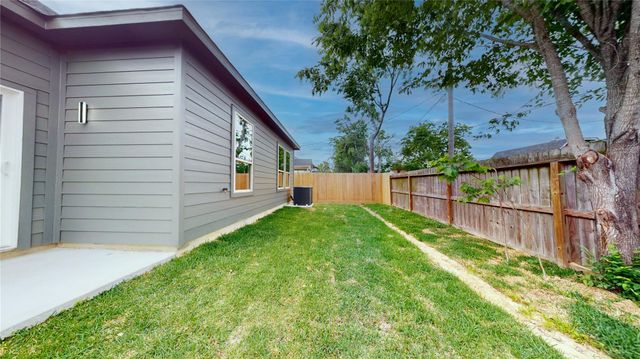 1721 Valley View Drive, La Porte, TX 77571