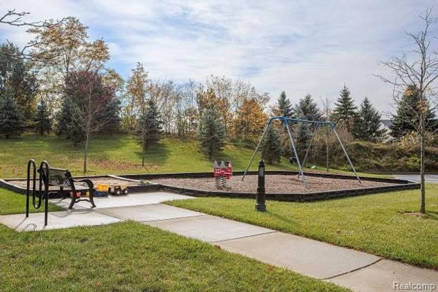 1035 E Summerfield Glen Circle, Ann Arbor, MI 48103