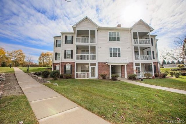 1035 E Summerfield Glen Circle, Ann Arbor, MI 48103