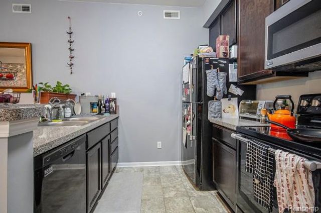 1035 E Summerfield Glen Circle, Ann Arbor, MI 48103