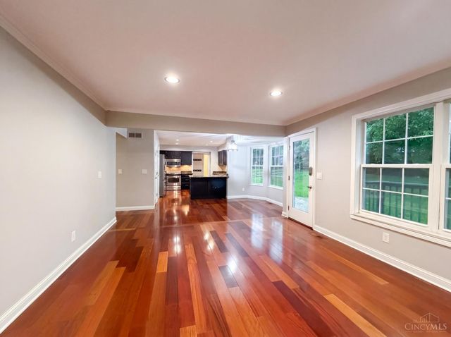 12173 Village Woods Drive, Sharonville, OH 45241