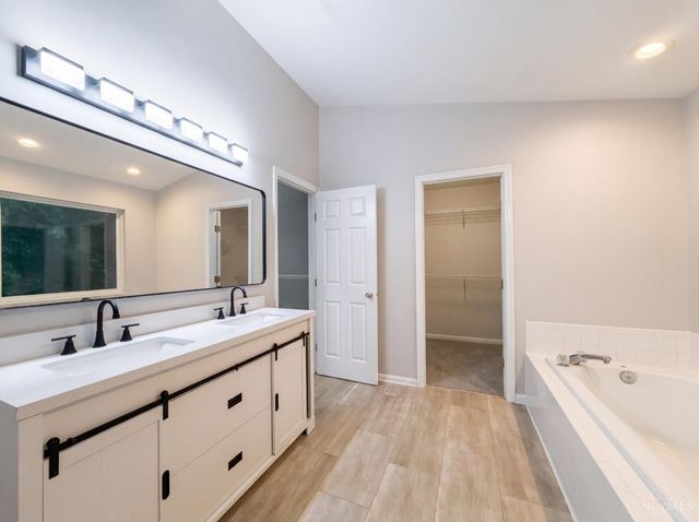 12173 Village Woods Drive, Sharonville, OH 45241