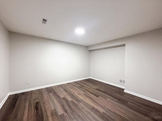 12173 Village Woods Drive, Sharonville, OH 45241