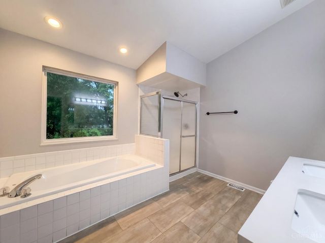 12173 Village Woods Drive, Sharonville, OH 45241