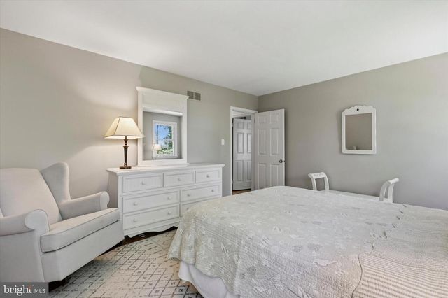 1089 BROADVIEW RD, Wayne, PA 19087