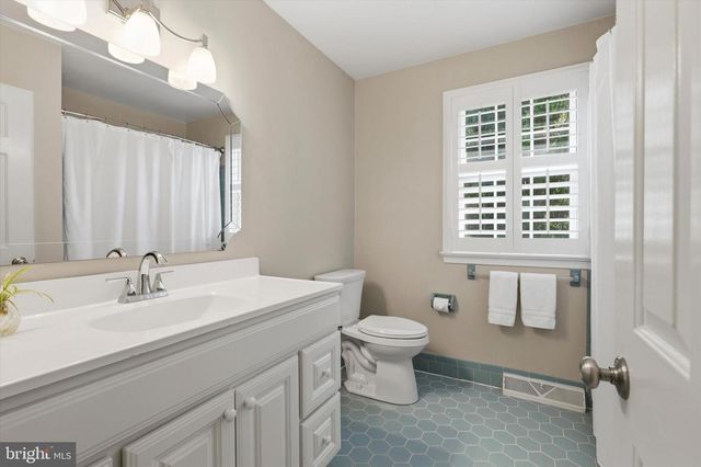 1089 BROADVIEW RD, Wayne, PA 19087