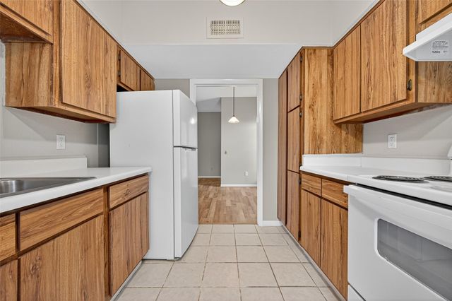 9809 Richmond Avenue F1, Houston, TX 77042