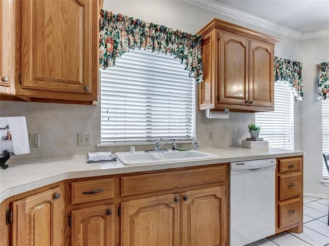 4825 Montclair Drive, Del City, OK 73115