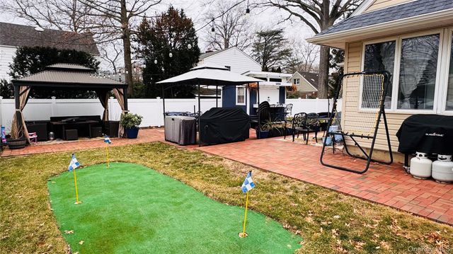 71 Home Street, Malverne, NY 11565