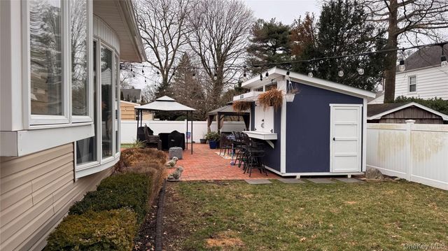 71 Home Street, Malverne, NY 11565