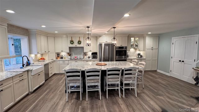 71 Home Street, Malverne, NY 11565