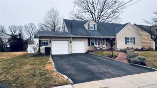 71 Home Street, Malverne, NY 11565