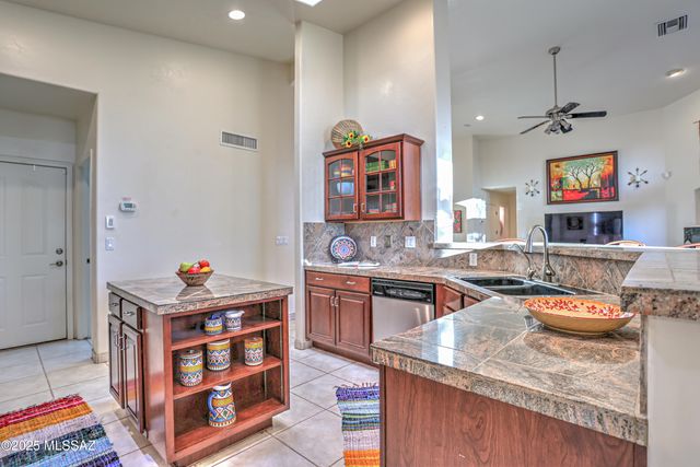 10269 N Calle Del Carnero, Oro Valley, AZ 85737
