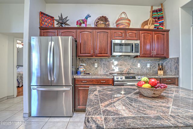 10269 N Calle Del Carnero, Oro Valley, AZ 85737