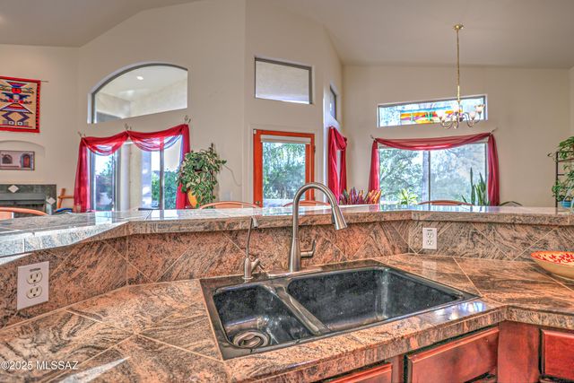 10269 N Calle Del Carnero, Oro Valley, AZ 85737