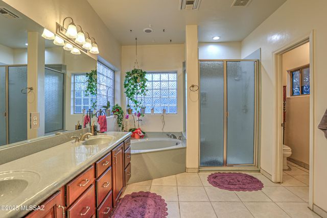 10269 N Calle Del Carnero, Oro Valley, AZ 85737