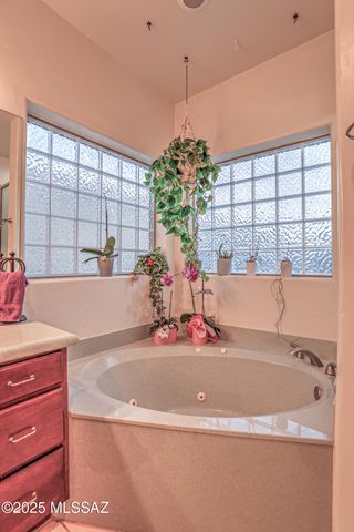 10269 N Calle Del Carnero, Oro Valley, AZ 85737