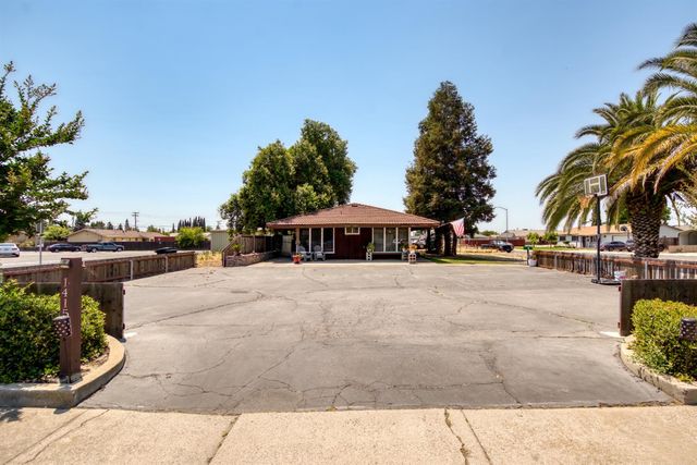 1415 Oklahoma Ave, Escalon, CA 95320